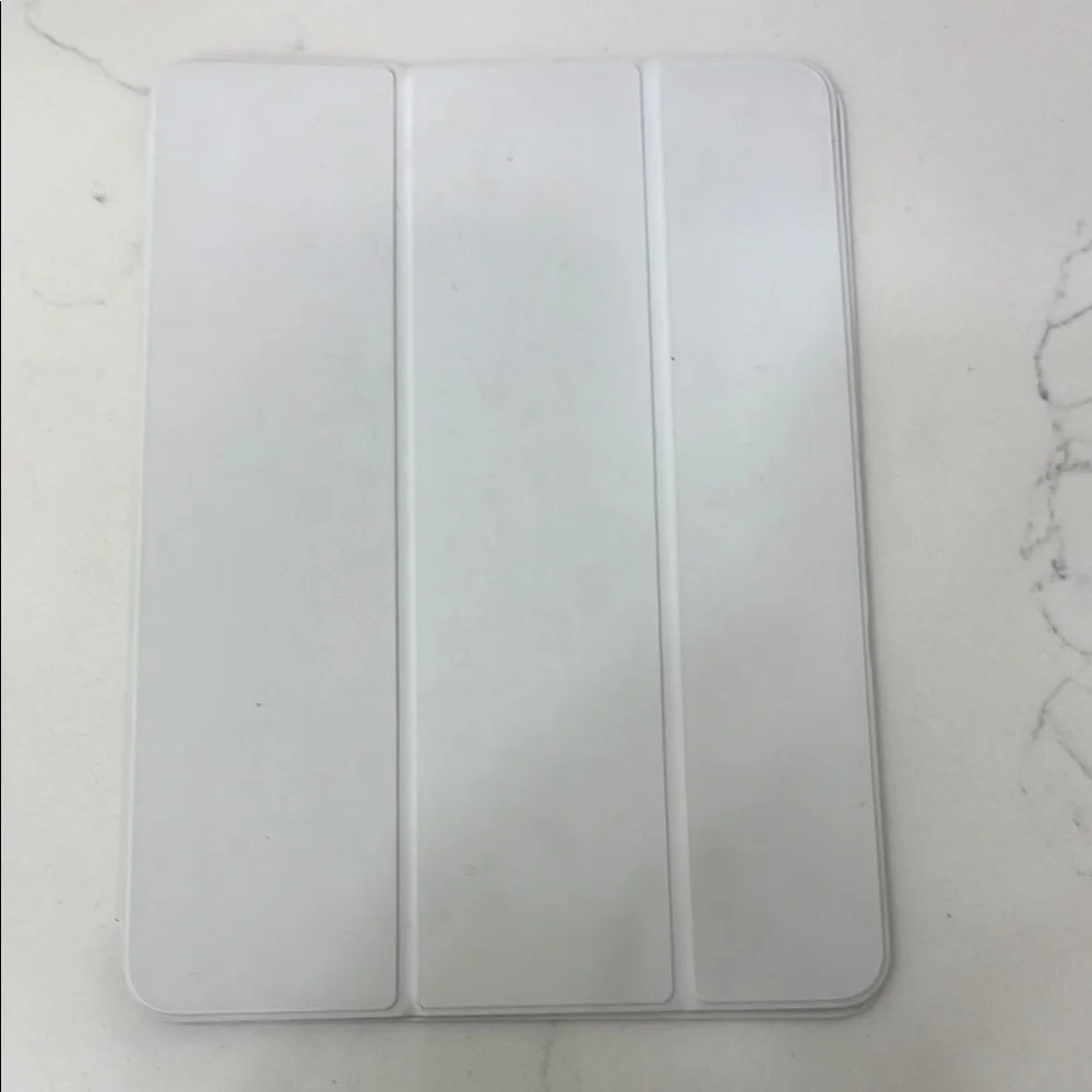 Apple White Tri-Fold Tablet Cover for 4th Gen IPad